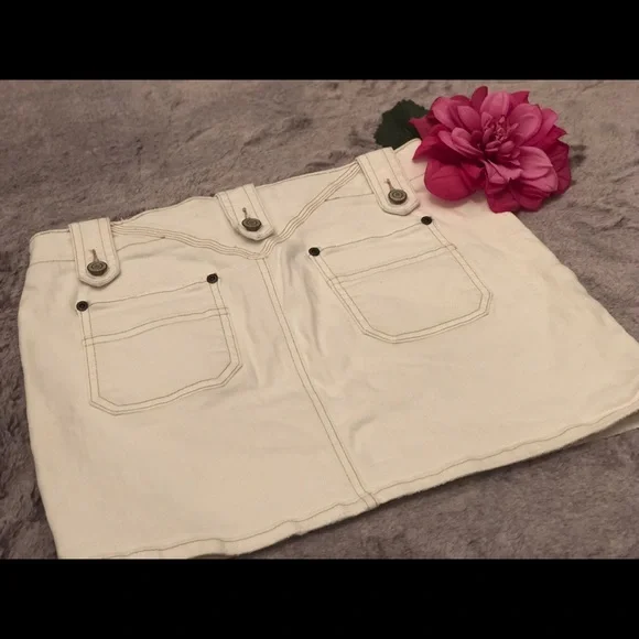 Express white denim mini skirt w/ buttons 5/6 - Picture 6 of 9